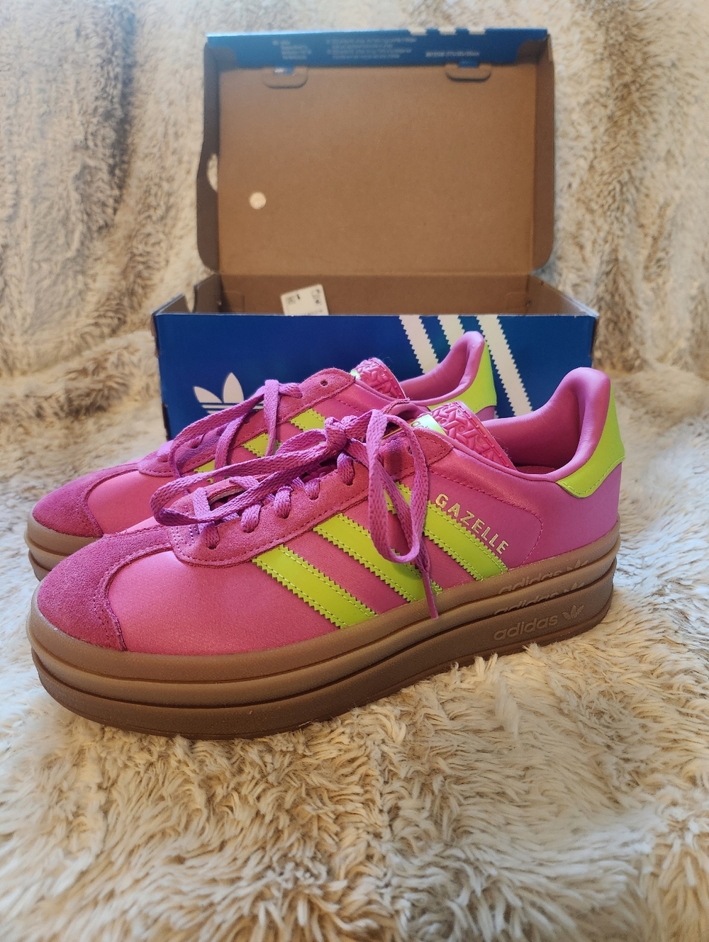 NWT Adidas Gazelle Bold Shoes Size 6.5 Womens SOLD OUT ONLINE - Picture 4 of 6